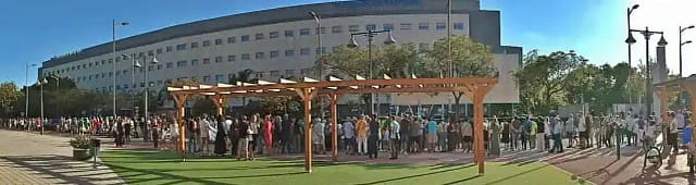 Cadena humana ante el Hospital de Manises (València) reivindica una asistencia pública de calidad