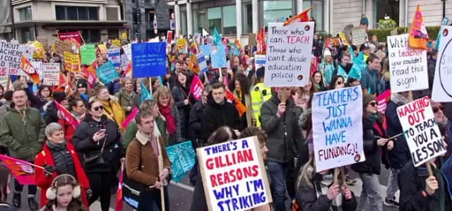 Manifestación Inglaterra en defensa de los salarios