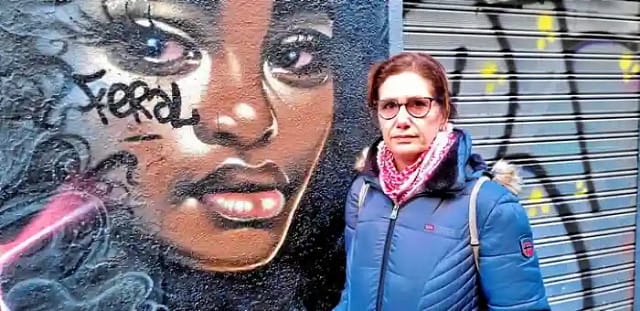 Foto de Jaldía Abubakra deambulando por la calle