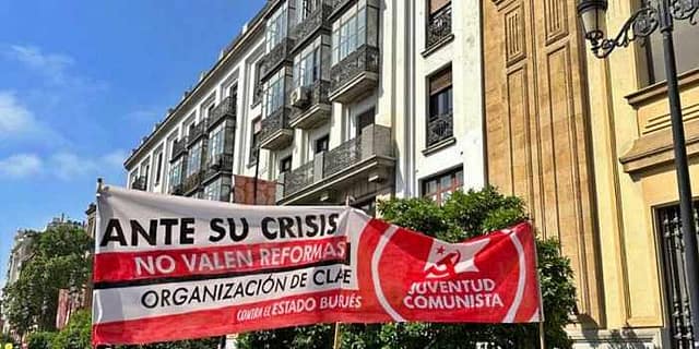 Pancarta de Juventudes Comunistas en marcha 1 de mayo
