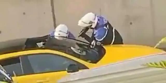 Foto de control policial de vehículo