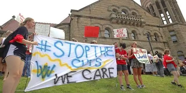 Jóvenes y estudiantes de EEUU se manifiestan contra la guerra