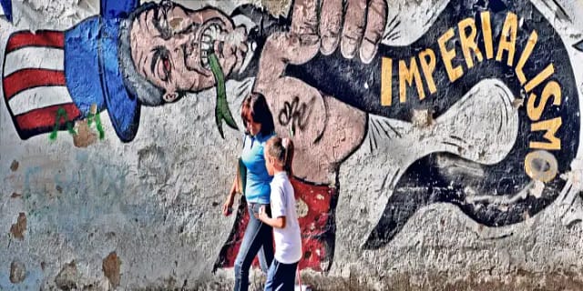 Grafiti sobre el imperialismo estadounidense