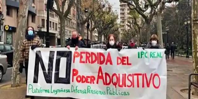 Concentración pensionistas reivindicando dignidad