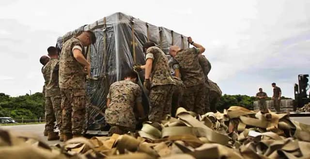 Foto de embarque de suministro de armas españolas