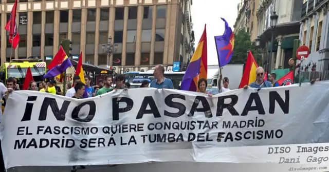 Manifestación con el lema antifascista No pasarán