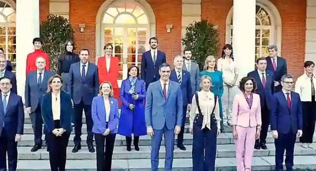 Foto del nuevo consejo de ministros PSOE-Sumar