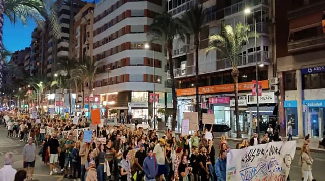 Manifestación en Alicante por el derecho a la vivienda (18 de octubre de 2024)