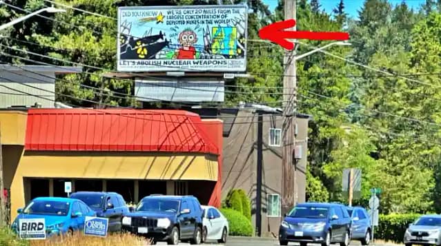 Foto de la valla publicitaria que se exhibe actualmente en Lake Forest Park. Glen Milner.