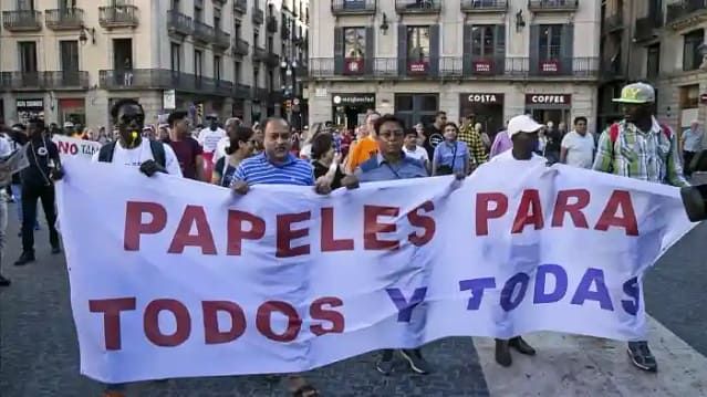 Manifestación de papeles y derechos para todos