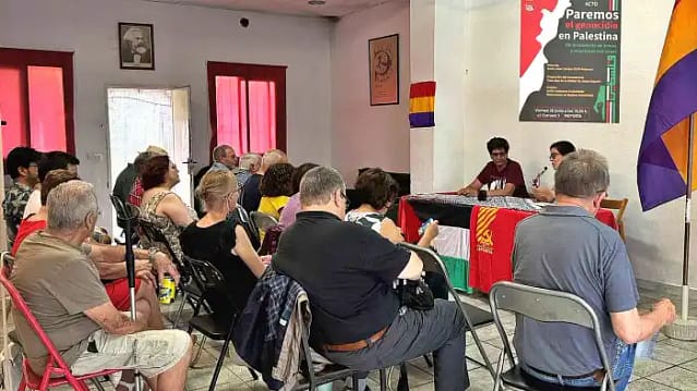 Foto del acto realizado en Paiporta contra el genocidio palestino