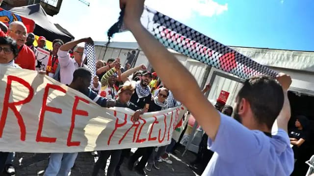 Palestina fue un tema central de discusión en la III Conferencia Internacional sobre Dilemas de la Humanidad. Los participantes organizaron una marcha simbólica el último día de la conferencia. Luis de Jesús.