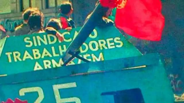 Foto modificado de la celebración del 25 de abril en Portugal