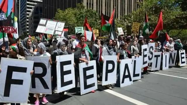 El viernes 7 de junio, el Colectivo participó en una manifestación de Shabat frente a la embajada alemana en Belgrave Square, antes de unirse al Bloque Judío al día siguiente en la manifestación nacional por Gaza.