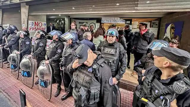 Control policial para cerrar la Universidad de las Madres de la Plaza de mayo