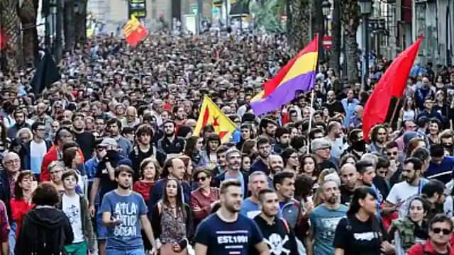 Gran movilización en Valencia por la inacción institucional ante las mortales inundaciones