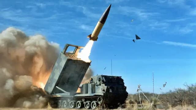 Foto: Lanzamiento de un misil ATACMS desde un MLRS M270