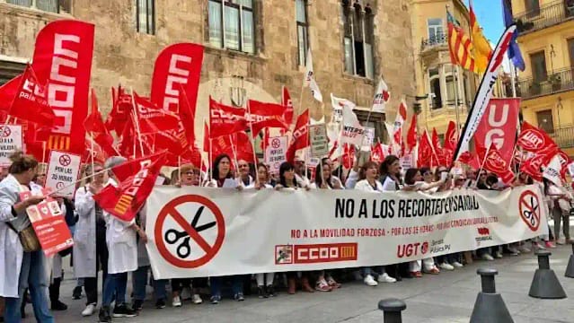 Concentración sindical frente al Palau de la Generalitat por la defensa de la sanidad pública