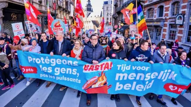 Pancarta del Partido del Trabajo de Bélgica