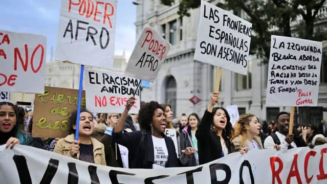 Parad el racismo y no a las personas. Firma contra el racismo y la ley mordaza.
