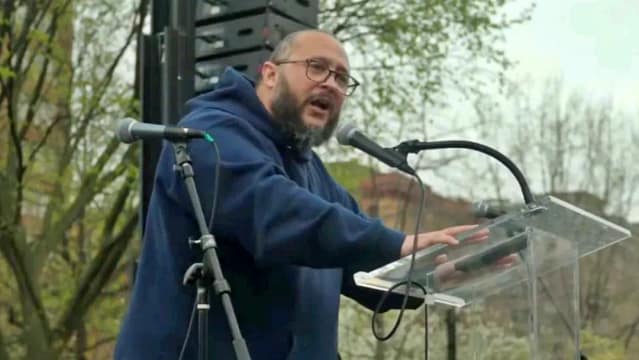 Dejen de hablar del apocalipsis y comiencen a imaginar la revolución.