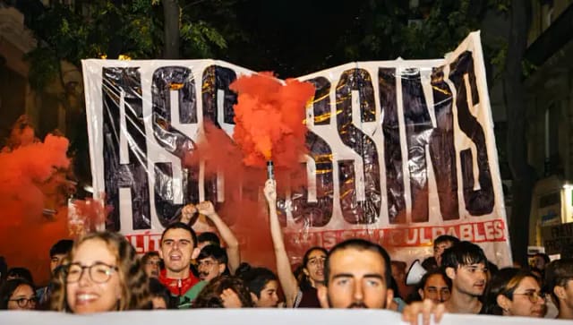 Manifestació a València per a exigir la dimissió del president de la Generalitat Valenciana, Carlos Mazón, el 9 de novembre | Lluís Martí