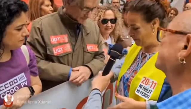 Entrega de la carta en la manifestación del 1 de mayo