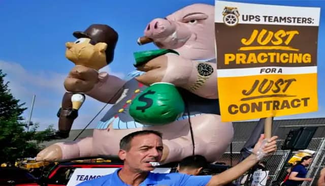 fotocomposicion de un cerdo estrangulando a un trabajador por dinero