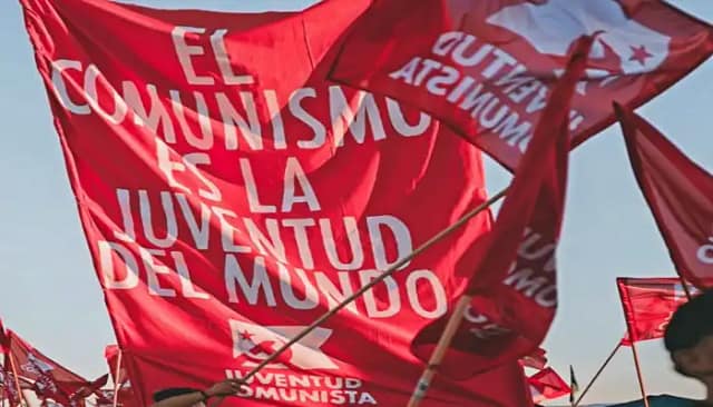 Pancarta en manifestación de Juventudes Comunistas