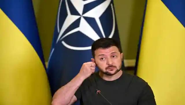 Foto de Zelensky con la mosca tras la oreja