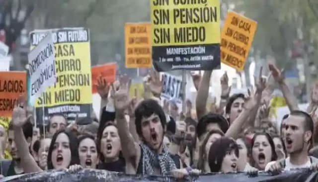 Jóvenes se manifiestan por la precarización de su presente y futuro