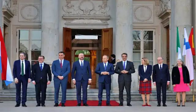 Foto de reunión en Varsovia sobre la estrategia europea de desarrollo industrial