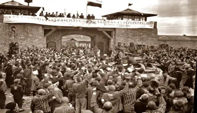 Escena liberación del Campo de Matahusen en la II Guerrra Mundial