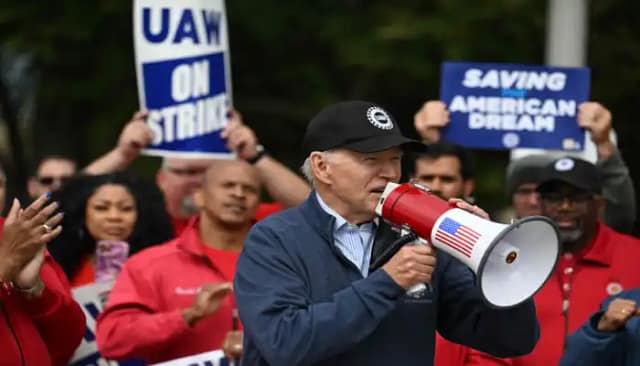 Foto de Joe Biden arengando a los sindicalistas