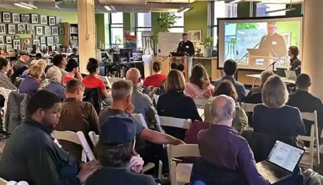 El PC de EEUU analiza los resultados de las elecciones y define una estrategia de resistencia.