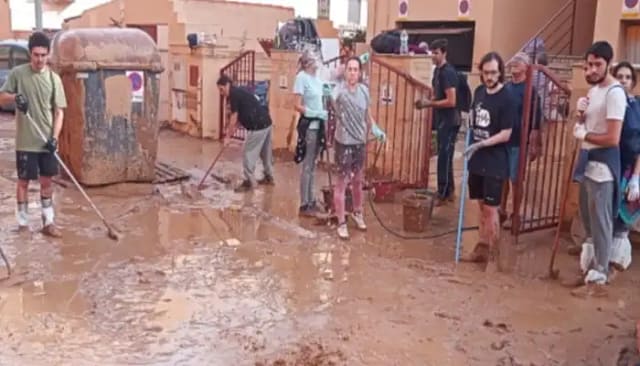Foto de la brigada solidaria en La Torre