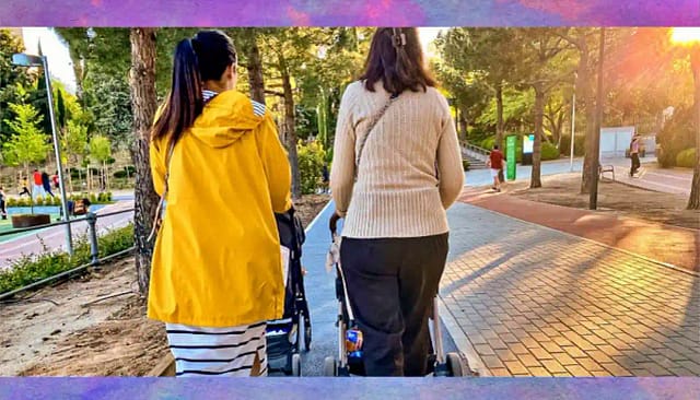 Personas con carritos infnatiles