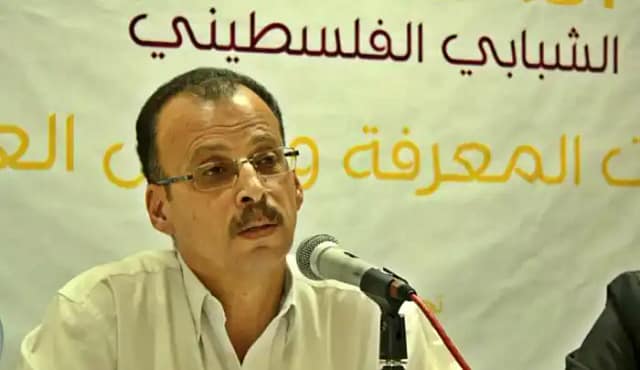 Foto de Awad Abdelfattah en una exposición pública