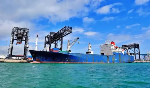 Buque transporte de armas en puerto de Valencia