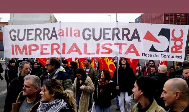 Pancarta de guerra a la guerra de comunistas italianos