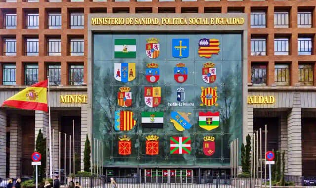 Recortes en la sanidad y educación públicas mediante privatizaciones “por goteo”.