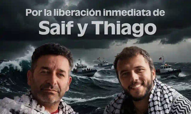 Foto de Saif Abukeshek y Thiago detenidos sobre fondo marítimo.
