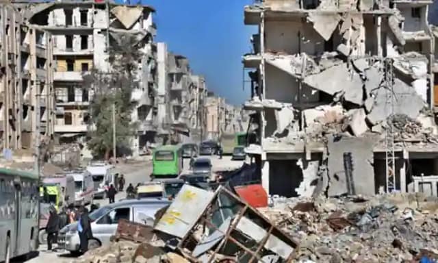 Habitantes de Gaza tratando de huir de la destrucción