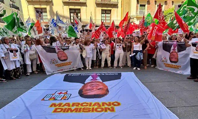 Foto de la concentración frente al Palau de la Generalitat en Valencia