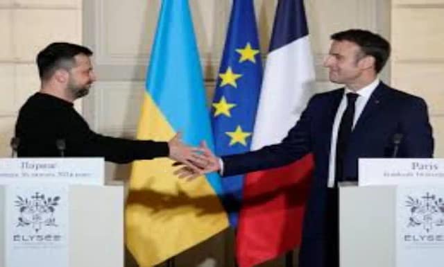 Foto de archivo de Macron y Zelensky