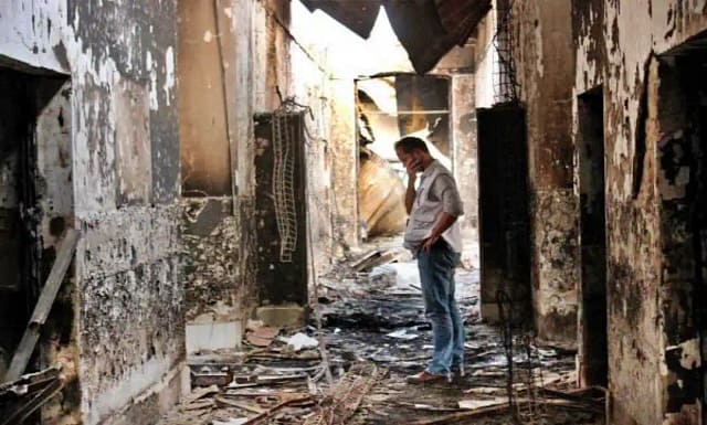 16 de octubre de 2015: El hospital de Médicos Sin Fronteras en Kunduz, Afganistán, tras un ataque aéreo estadounidense que mató a 42 empleados y pacientes. “El ataque se llevó a cabo con el propósito de matar y destruir. Desconocemos el motivo”. Foto: AP