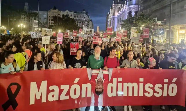 Manifestación contra Mazón de los CLER y asociaciones víctimas