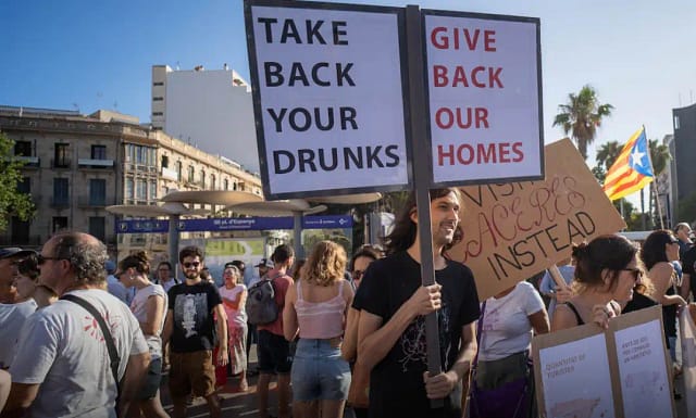 El movimiento contra el turismo excesivo se extiende por el sur de Europa.