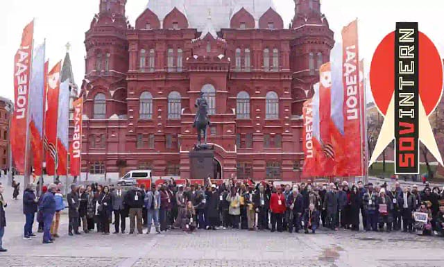 Foto de asistentes al evento en Moscú junto con el logo del Sovitern