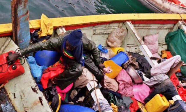 En pateras no preparadas, miles de migrantes africanos tratan de llegar Europa. Foto: Noborder Network CC BY 2,0